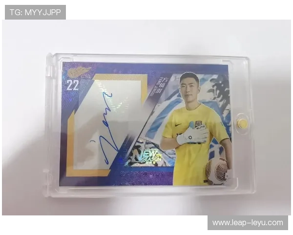 足球球星亲笔签名纹身展现独特个性与无限热爱