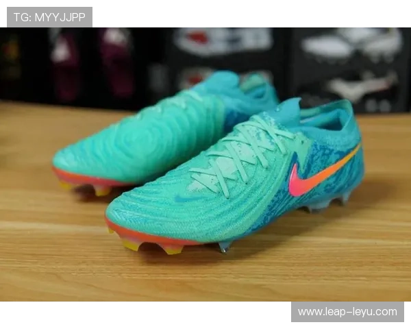 足球鞋球星联名款如何选择有哪些知名品牌和明星合作推出过这些鞋款